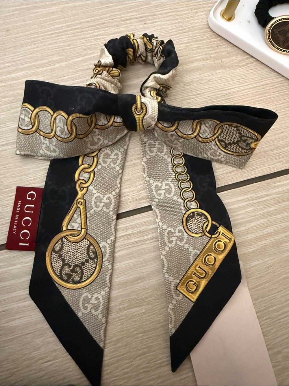 New with box GG Gucci chain silk scrunchie